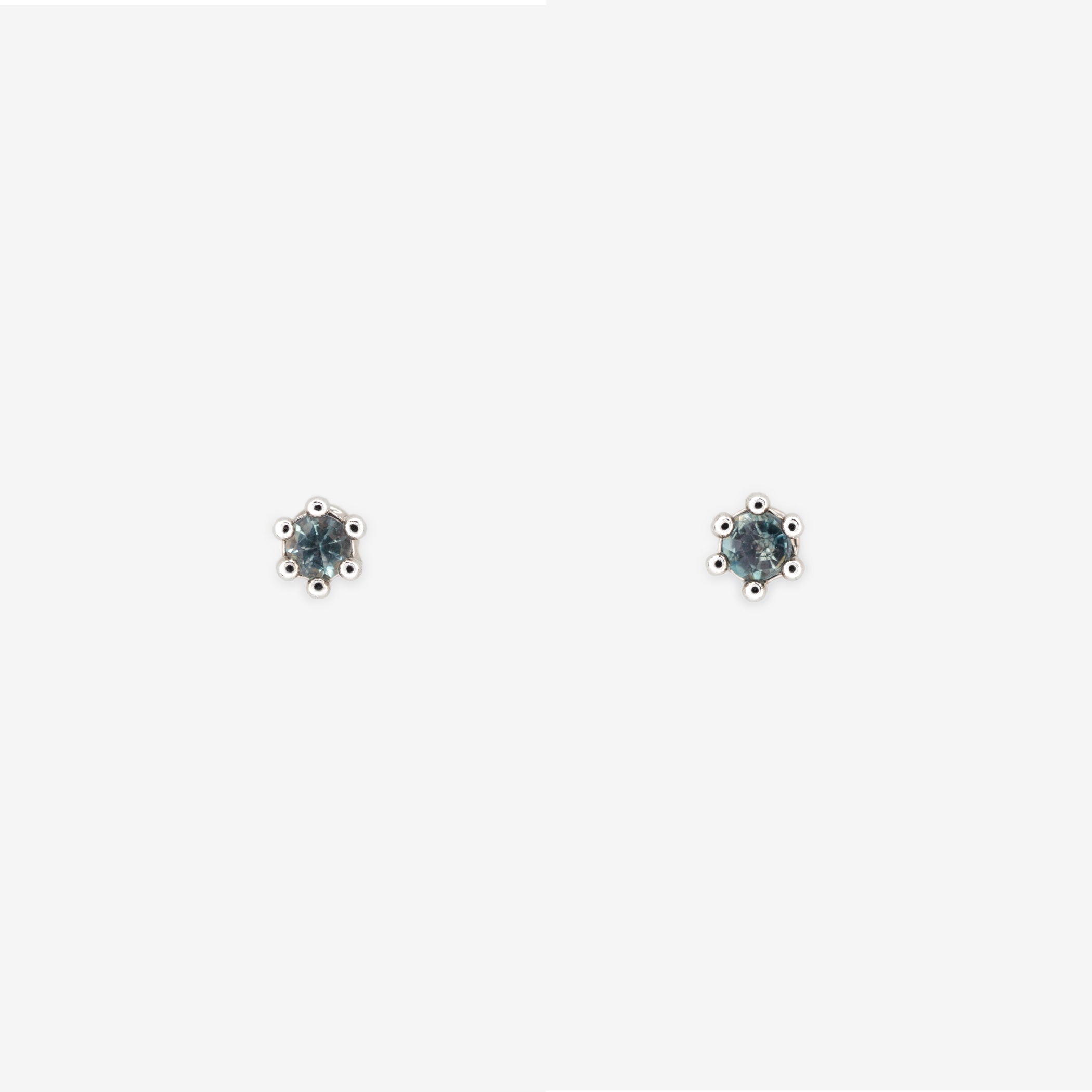 ★今だけ送料無料!★真鍮 アレキサンドライト ピアス