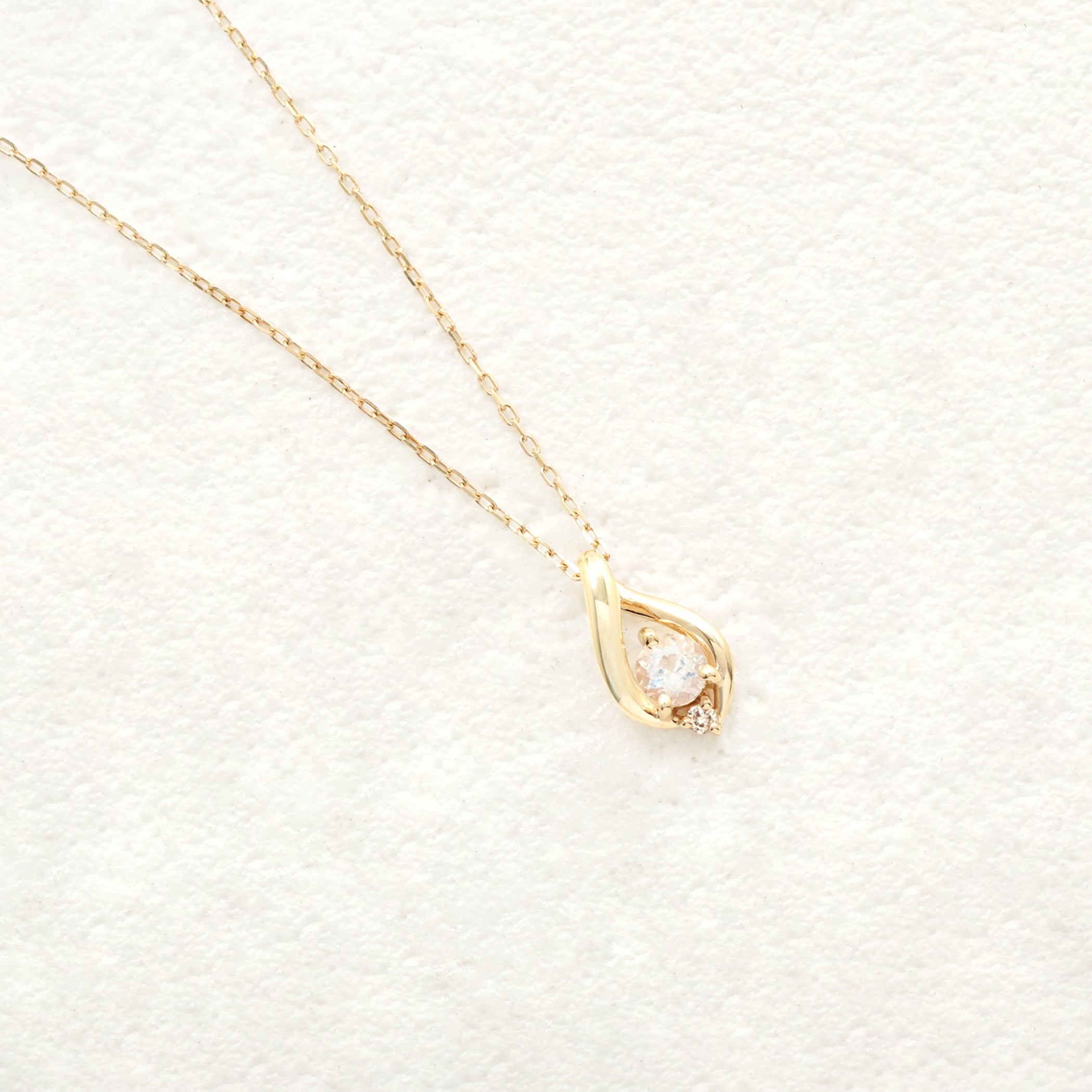 【WEB限定】6月誕生石 K10 イエローゴールド ムーンストーン しずく ネックレス