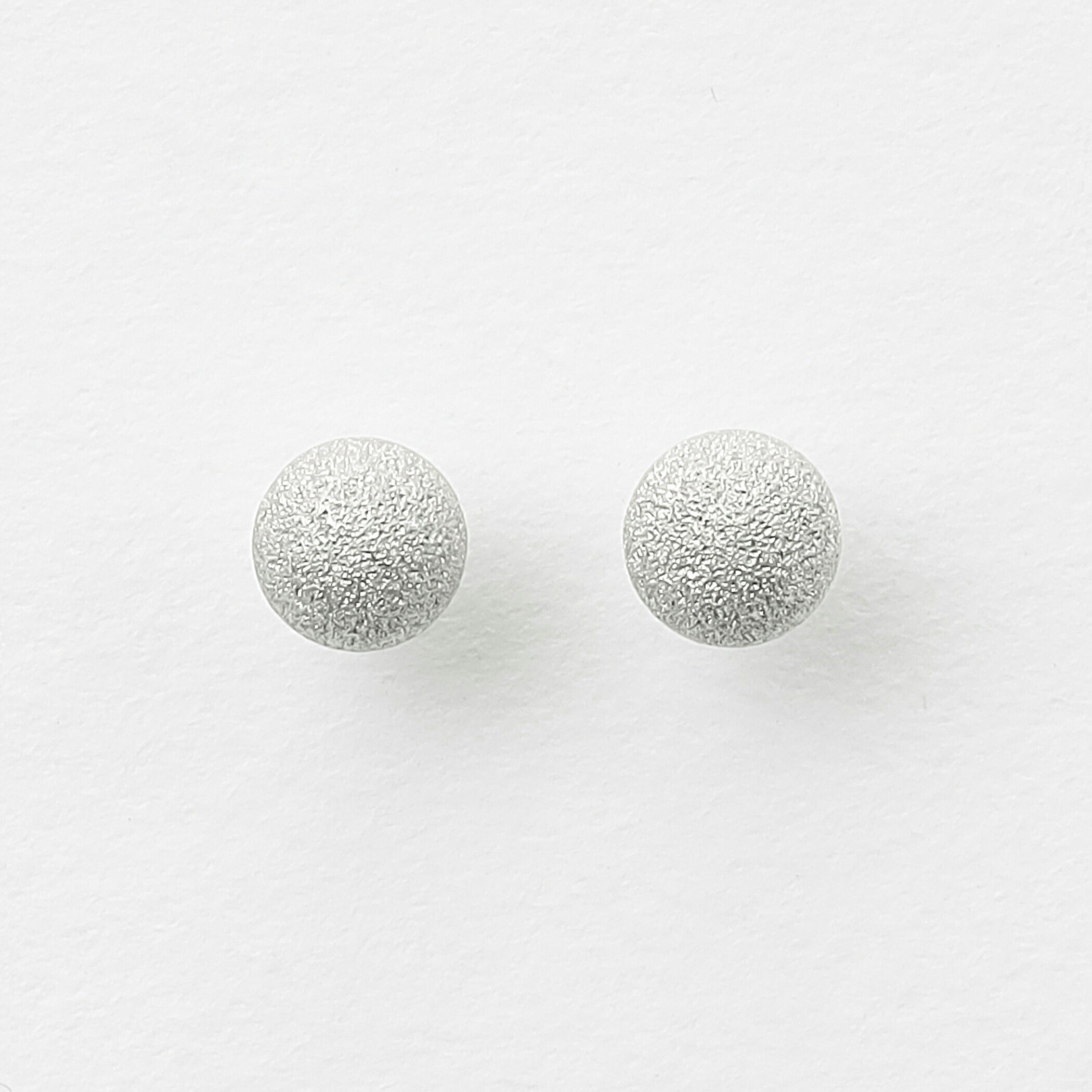 プラチナ 丸玉 ピアス（4mm） – Milluflora | ミルフローラ
