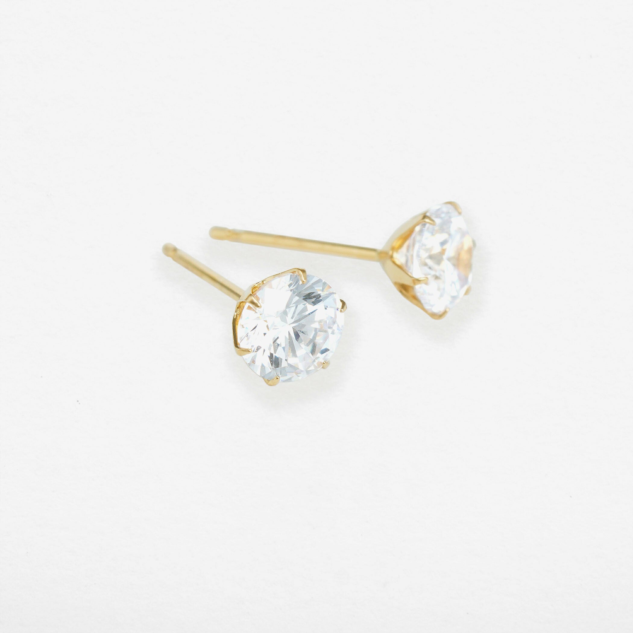 K18 イエローゴールド キュービックジルコニア ピアス(5mm)