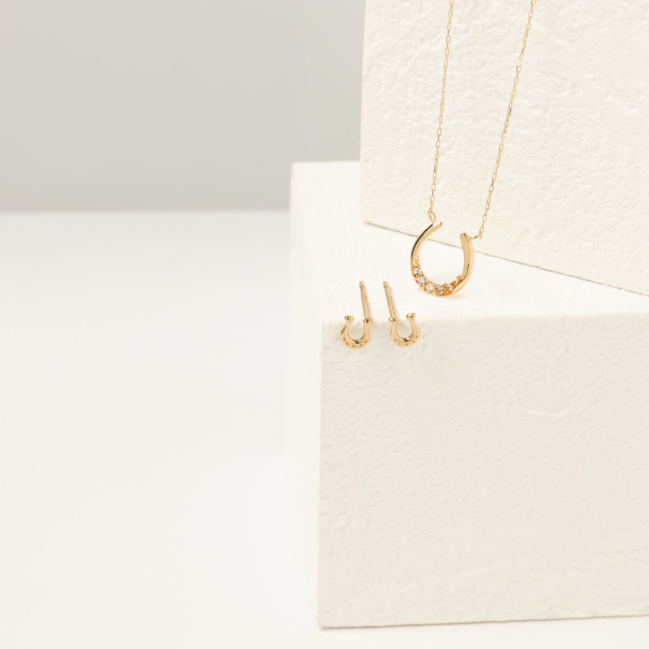 11月誕生石 K10 イエローゴールド ホワイトトパーズ 馬蹄 ネックレス