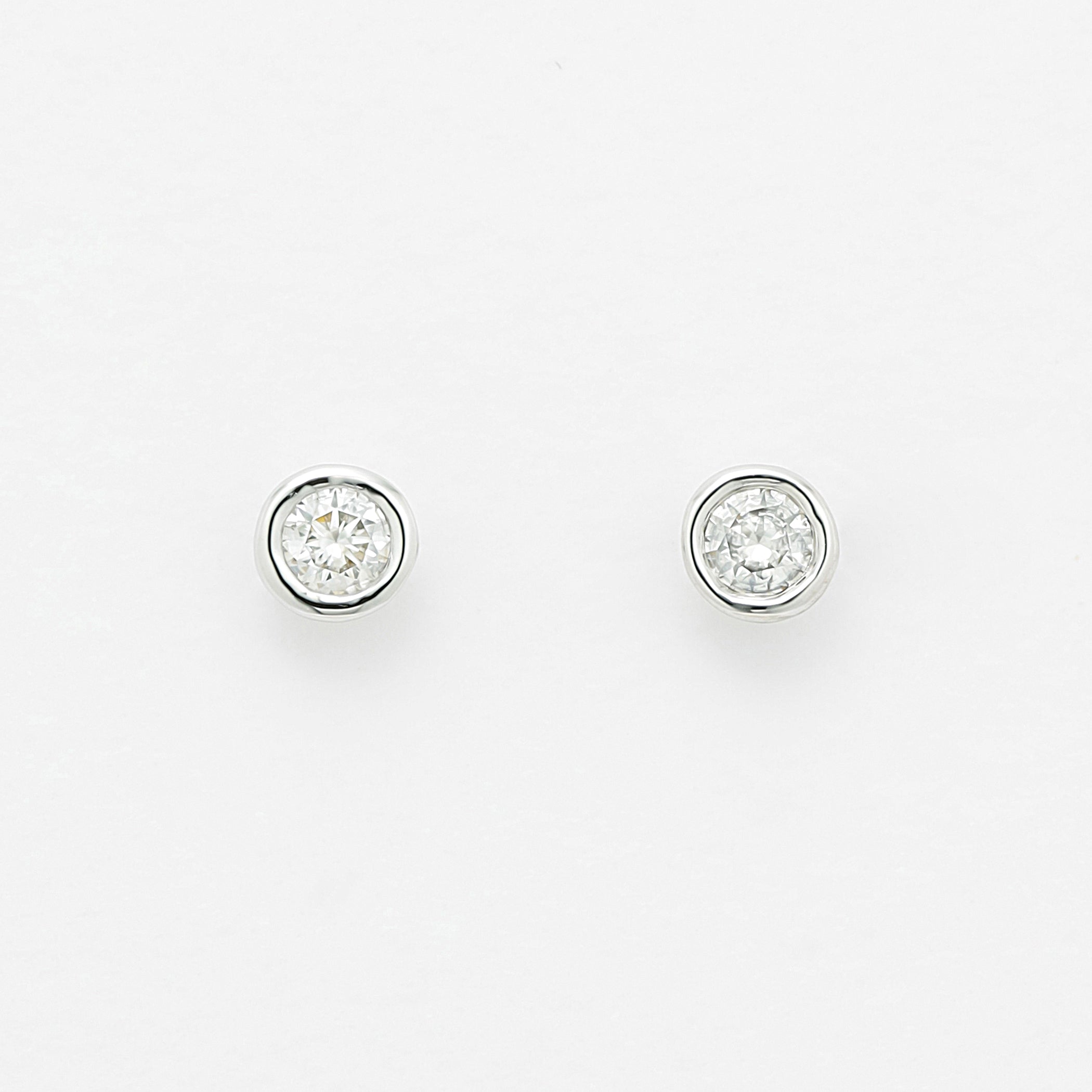 【WEB限定】K18 ホワイトゴールド ダイヤモンド ピアス