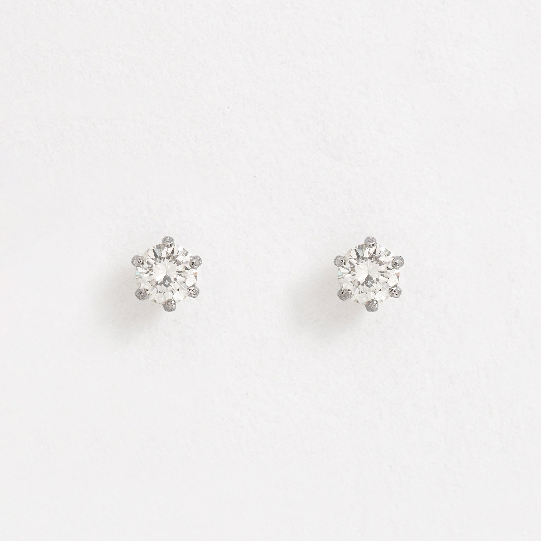 【WEB限定】プラチナ ダイヤモンド ピアス（0.12ct）