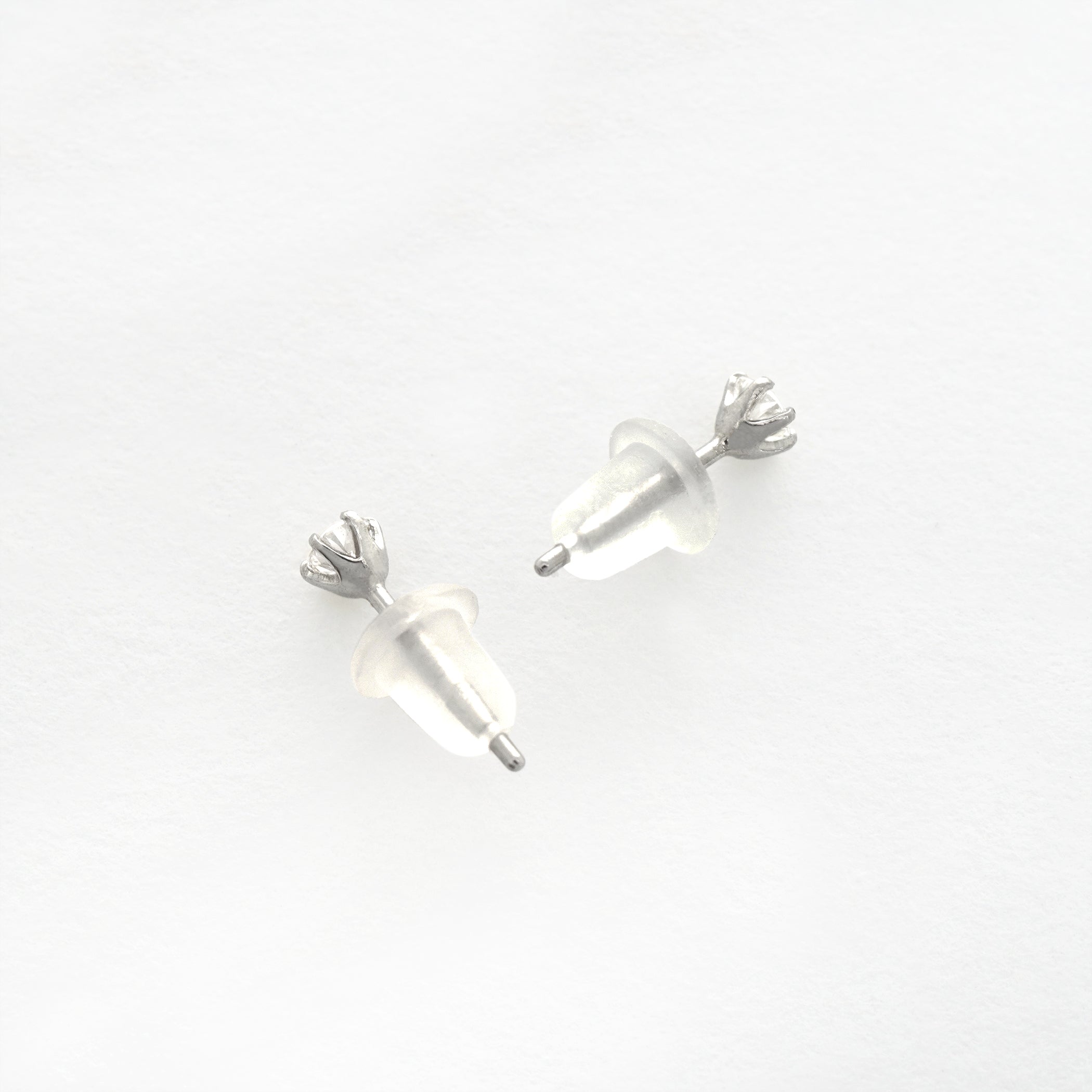 【WEB限定】プラチナ ダイヤモンド ピアス（0.12ct）