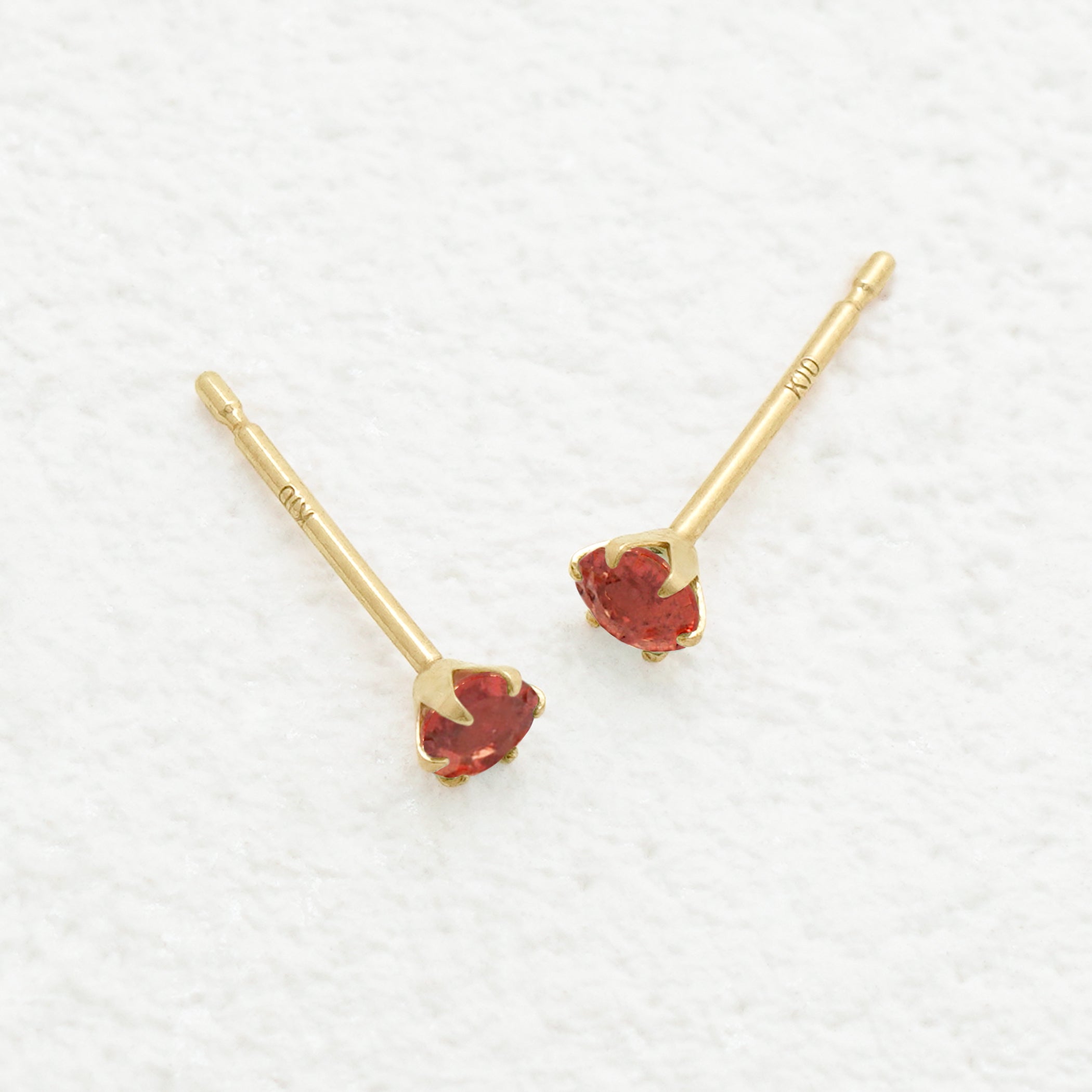 1月誕生石 K10 イエローゴールド ガーネット ピアス – Milluflora