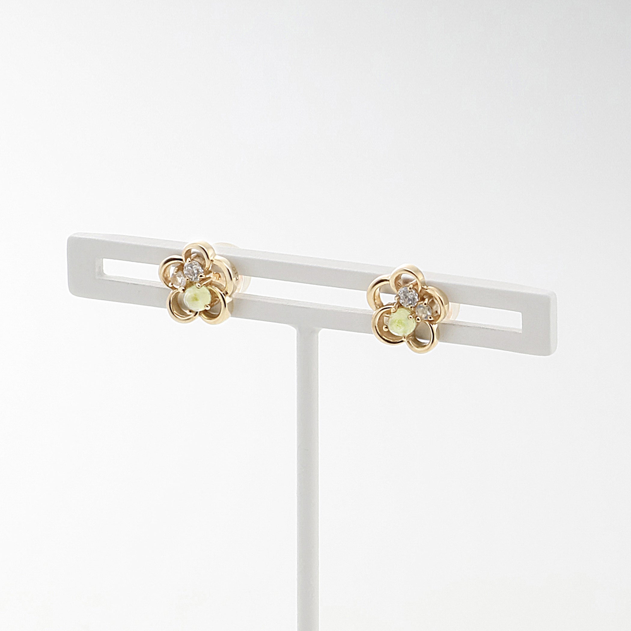 8月誕生石 K10 イエローゴールド ペリドット フラワー ピアス