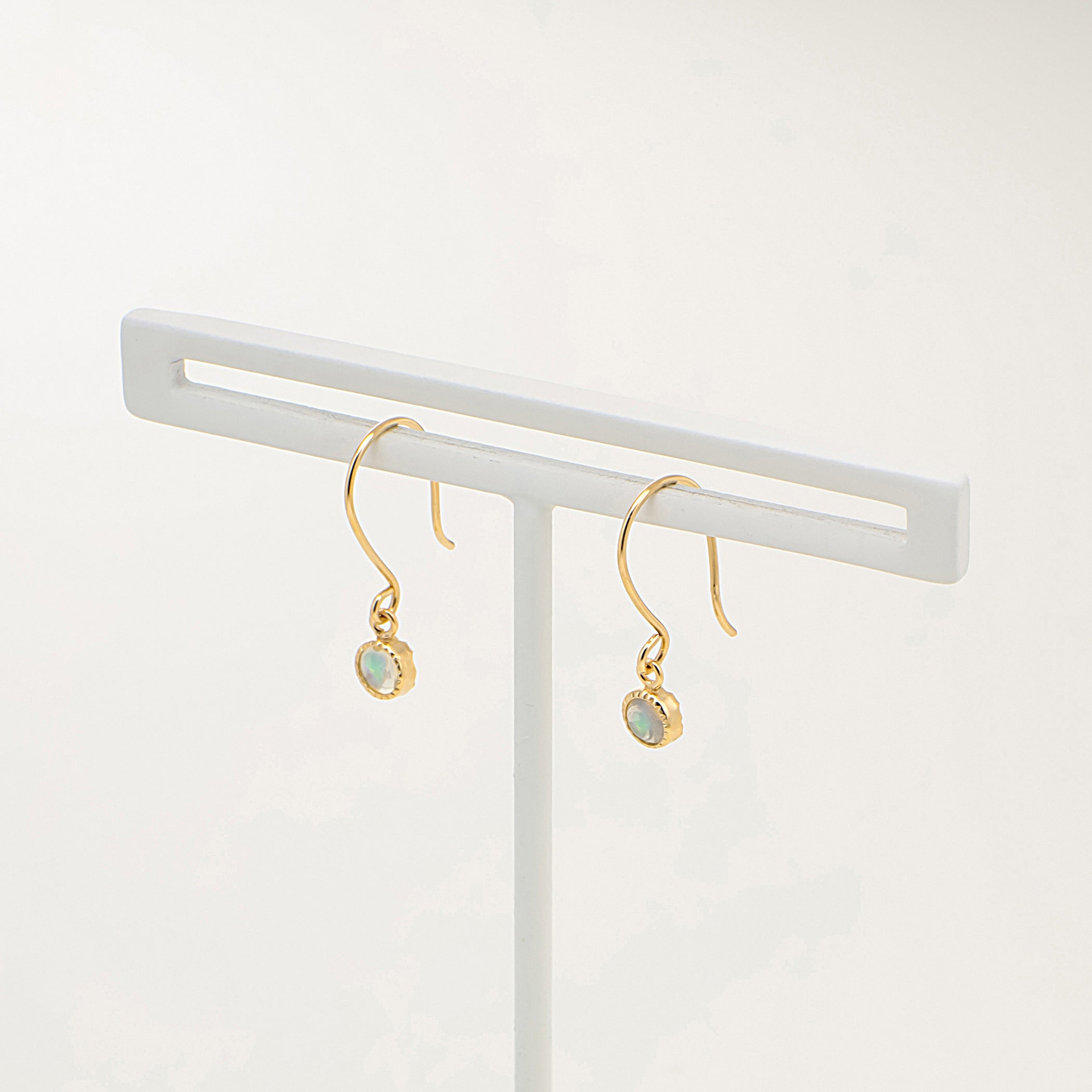 【WEB限定】10月誕生石 K10 イエローゴールド エチオピアオパール フック ピアス