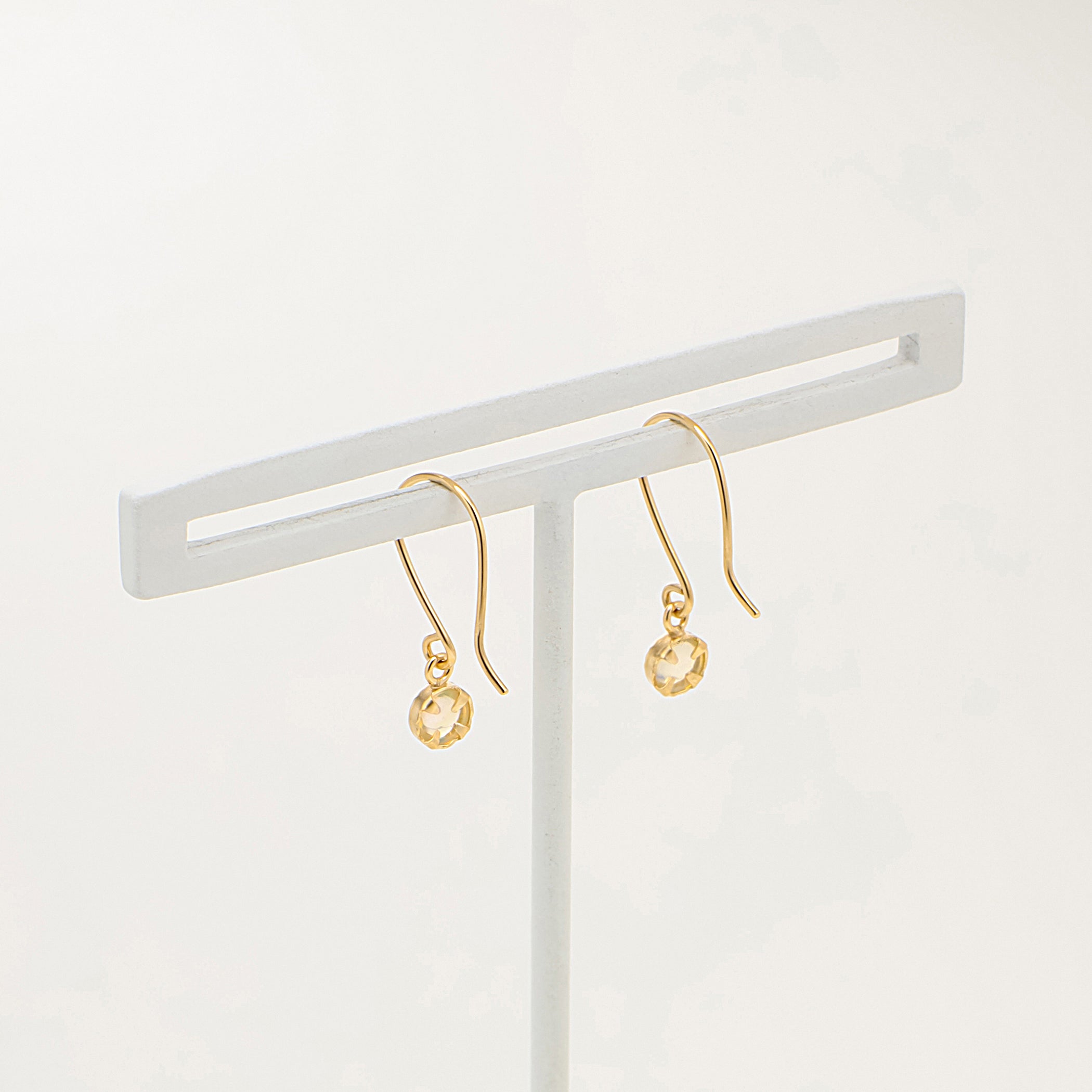 【WEB限定】10月誕生石 K10 イエローゴールド エチオピアオパール フック ピアス