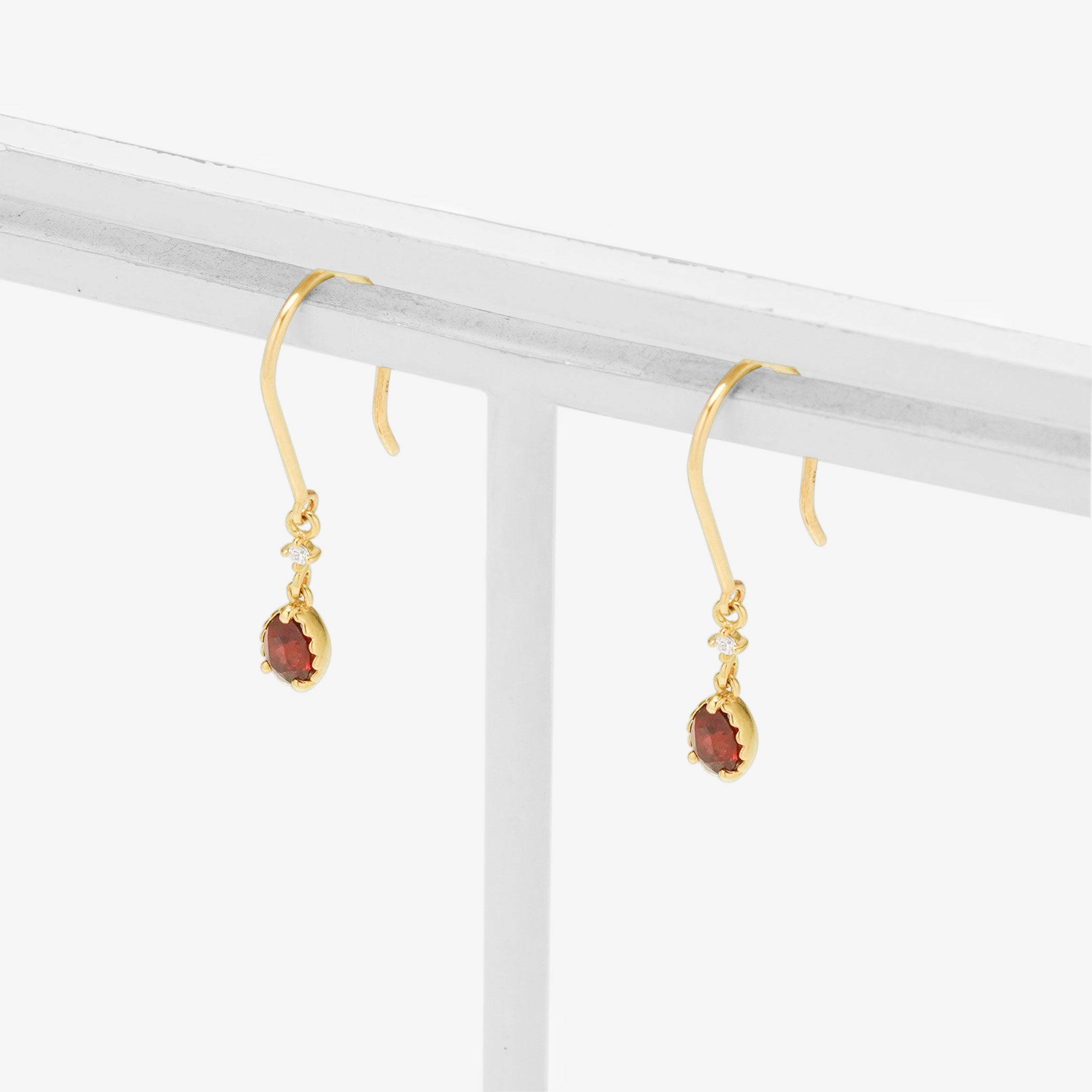 1月誕生石 K10 イエローゴールド ガーネット しずく フック ピアス