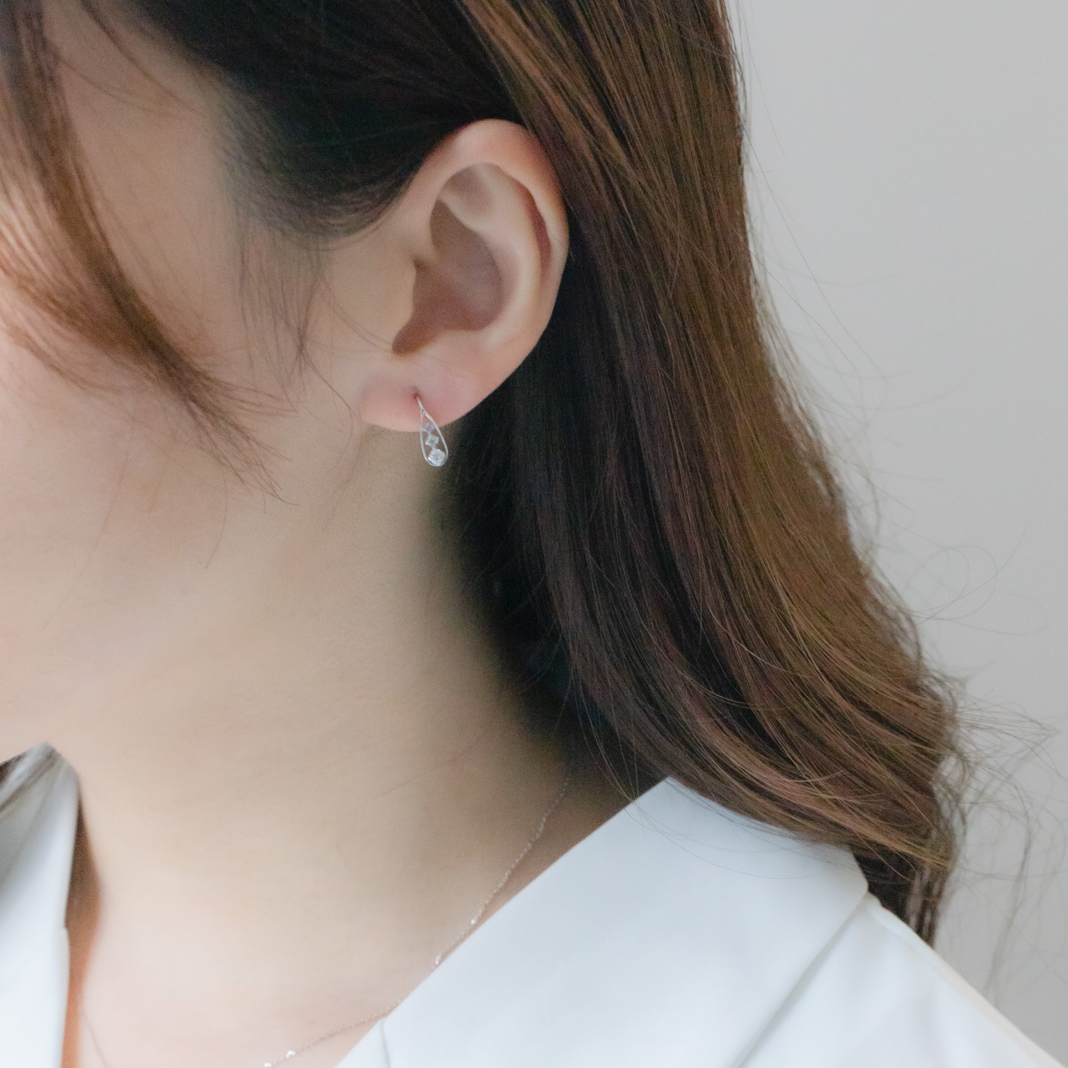 【期間限定セール】11月誕生石 K10 ホワイトゴールド ブルートパーズ しずく フック ピアス