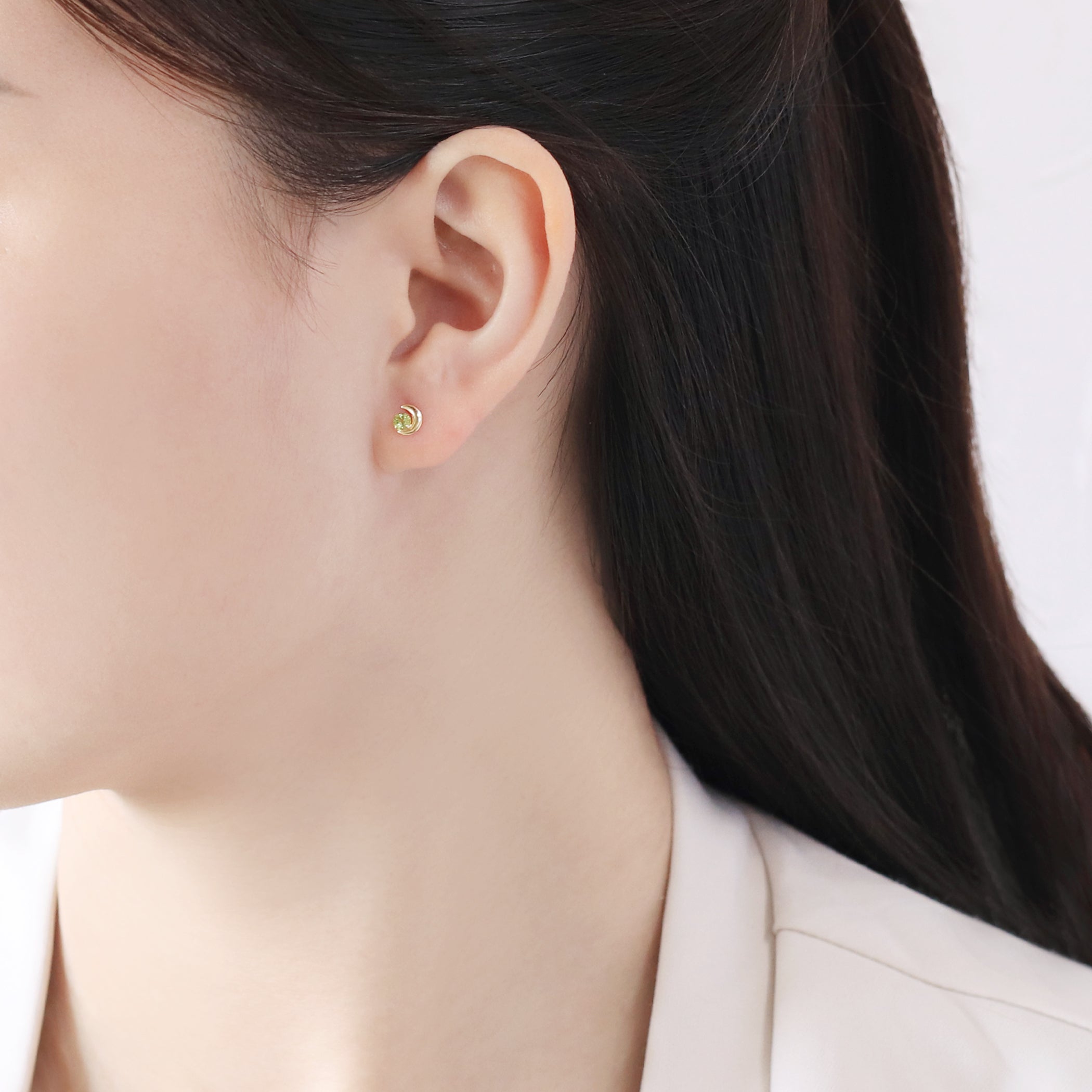 【WEB限定】8月誕生石 K10 イエローゴールド ペリドット ムーン ピアス