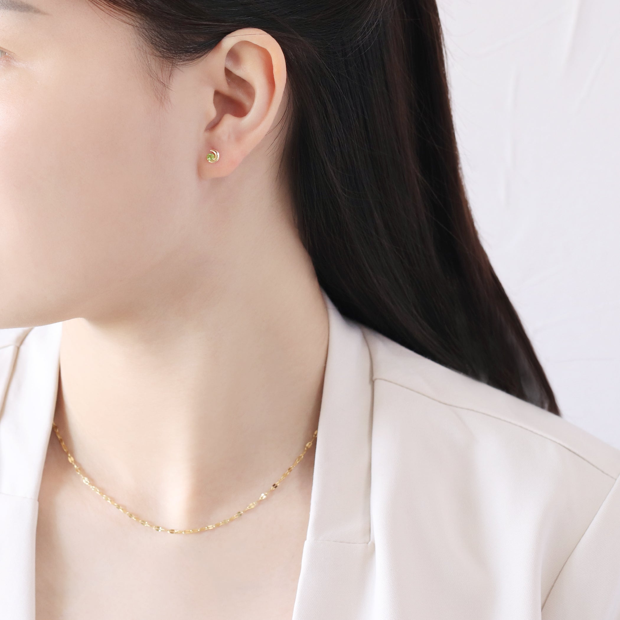 【WEB限定】8月誕生石 K10 イエローゴールド ペリドット ムーン ピアス