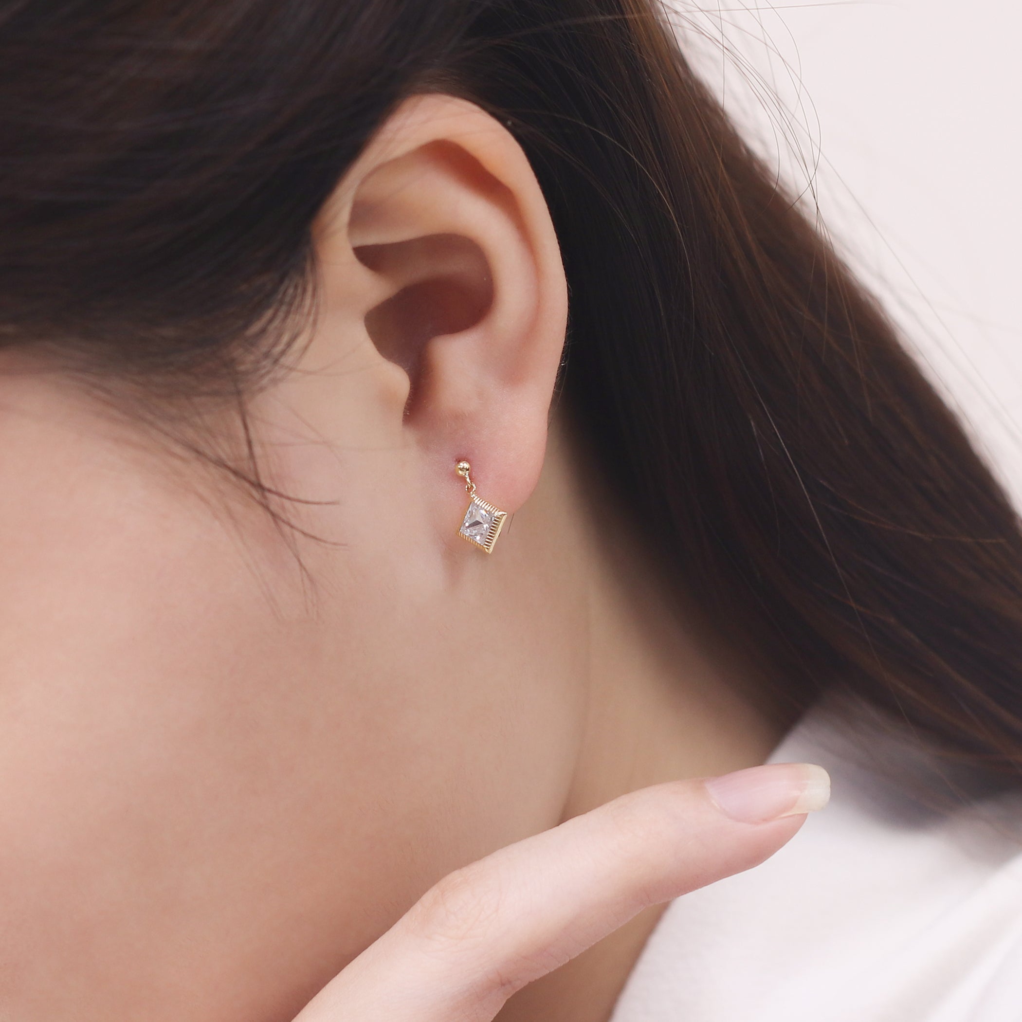揺れるピアス キュービックジルコニア 10k K10 ゴールド ピアス