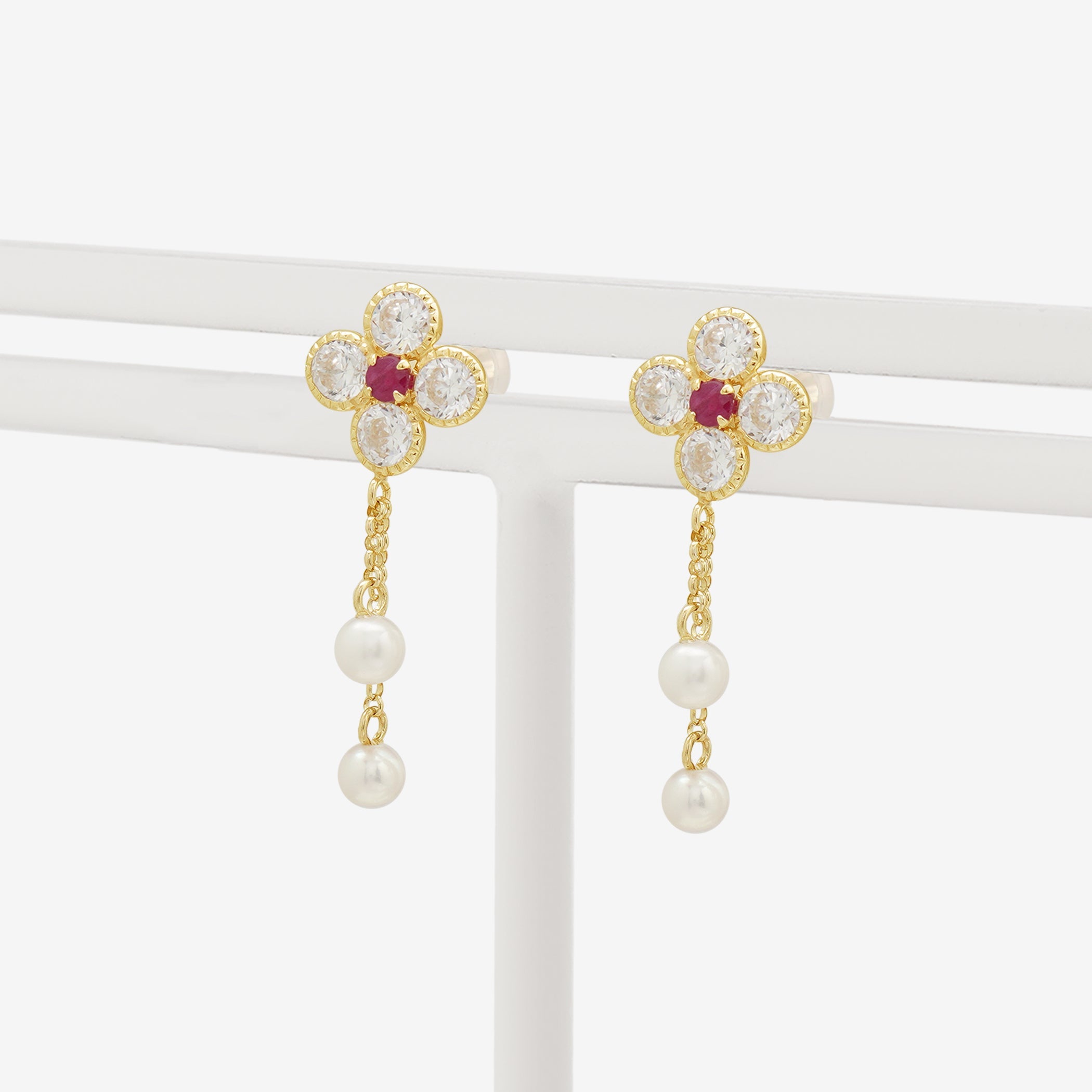 7月誕生石 K10 イエローゴールド ルビー フラワー ピアス – Milluflora