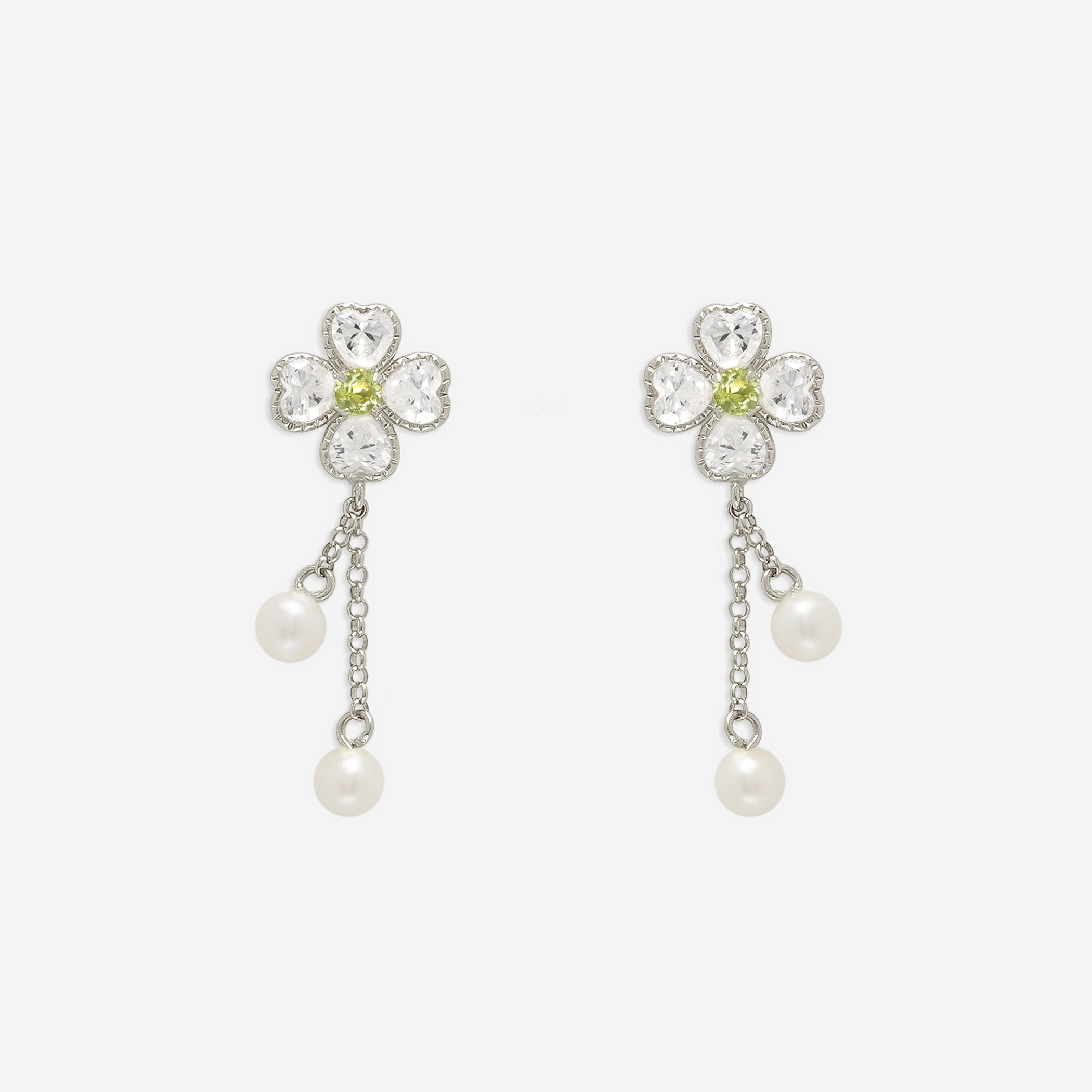 8月誕生石 K10 ホワイトゴールド ペリドット クローバー ピアス