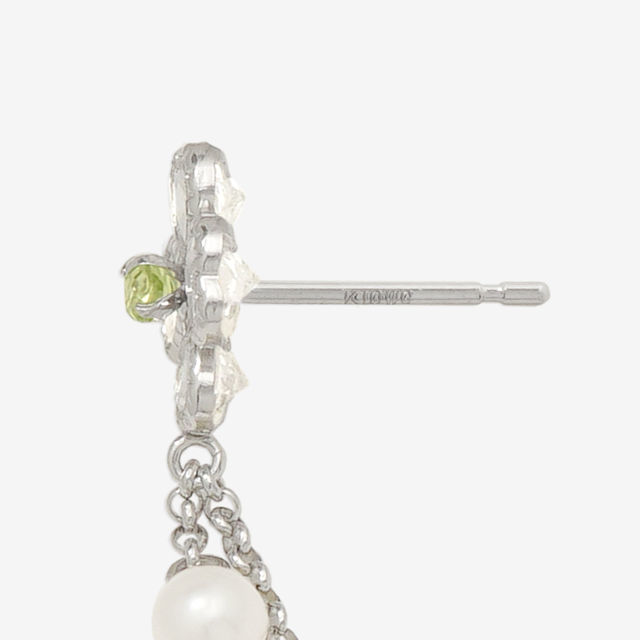 8月誕生石 K10 ホワイトゴールド ペリドット クローバー ピアス