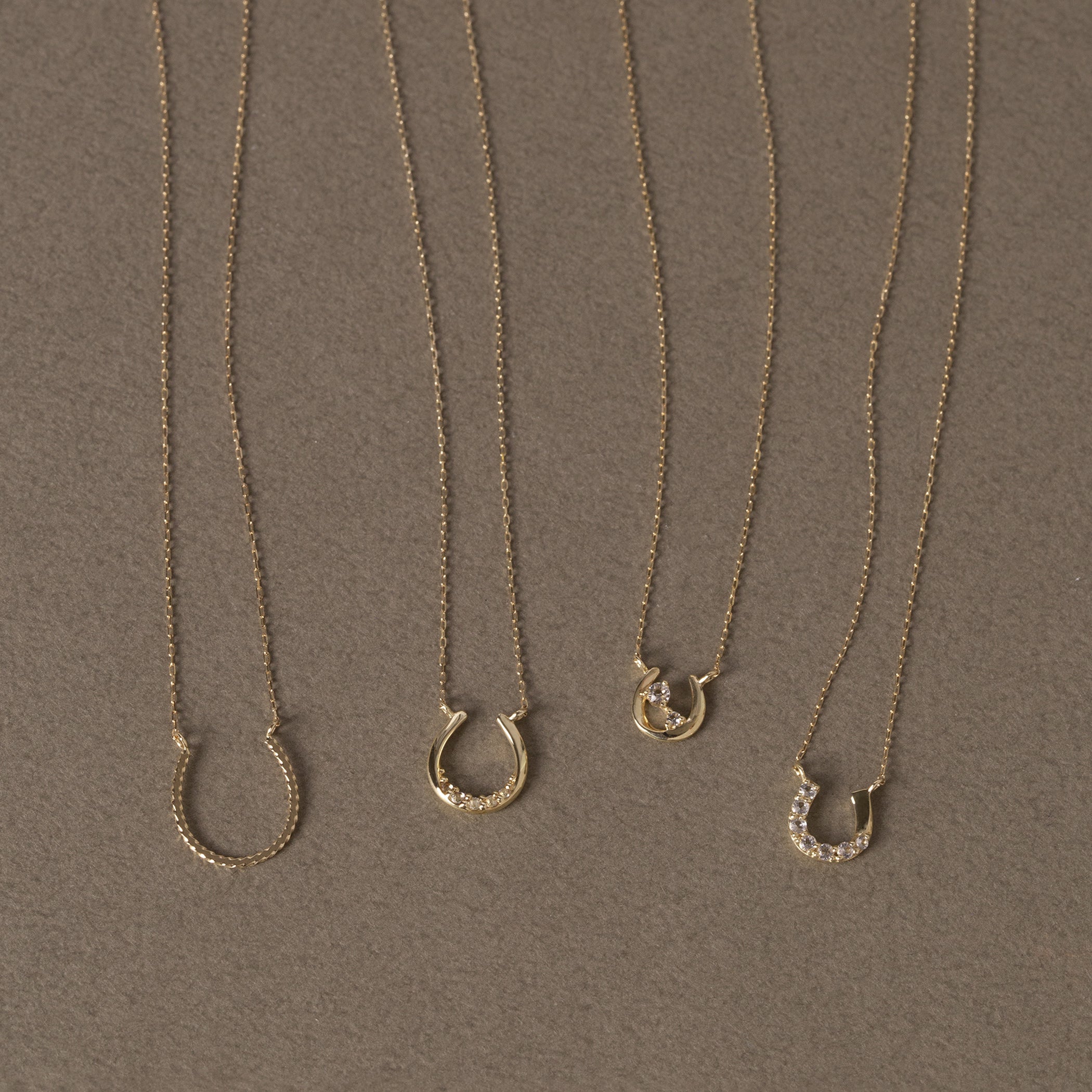 11月誕生石 K10 イエローゴールド ホワイトトパーズ 馬蹄 ネックレス