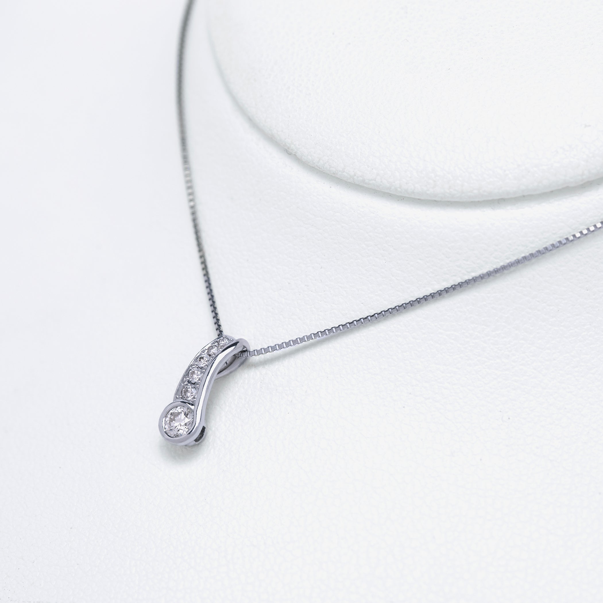 プラチナ ダイヤモンド ネックレス（0.10ct）