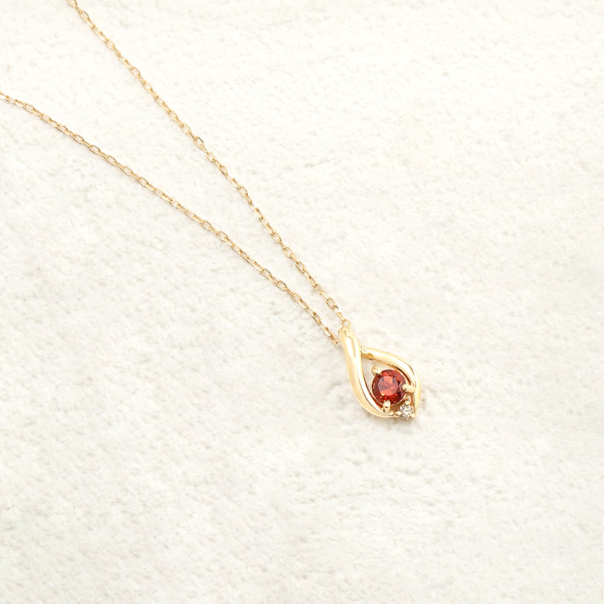【WEB限定】1月誕生石 K10 イエローゴールド ガーネット しずく ネックレス