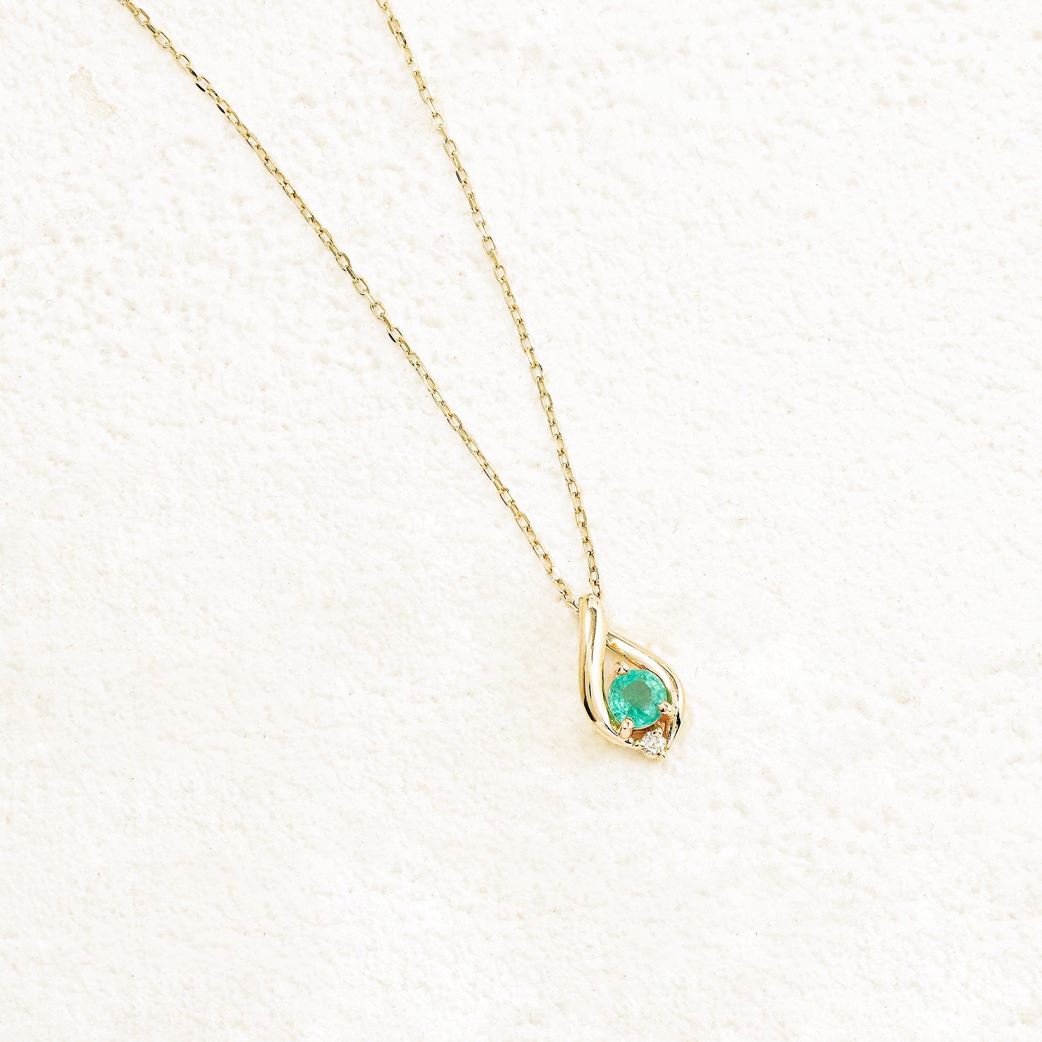 【WEB限定】5月誕生石 K10 イエローゴールド エメラルド しずく ネックレス