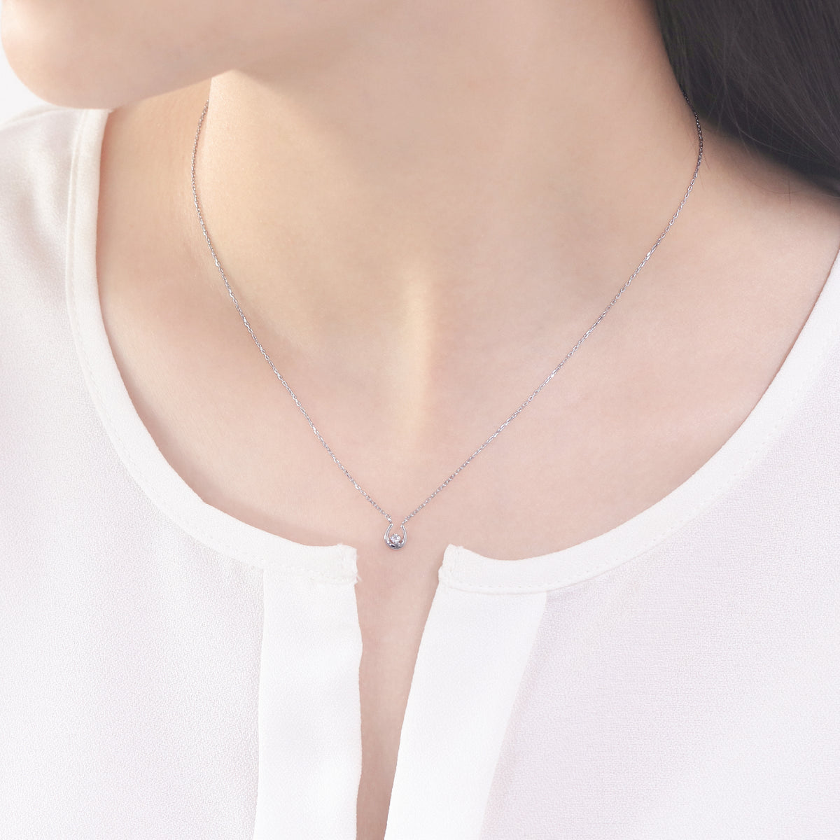 【WEB限定】シルバー ロジウムメッキ キュービックジルコニア 馬蹄 ネックレス