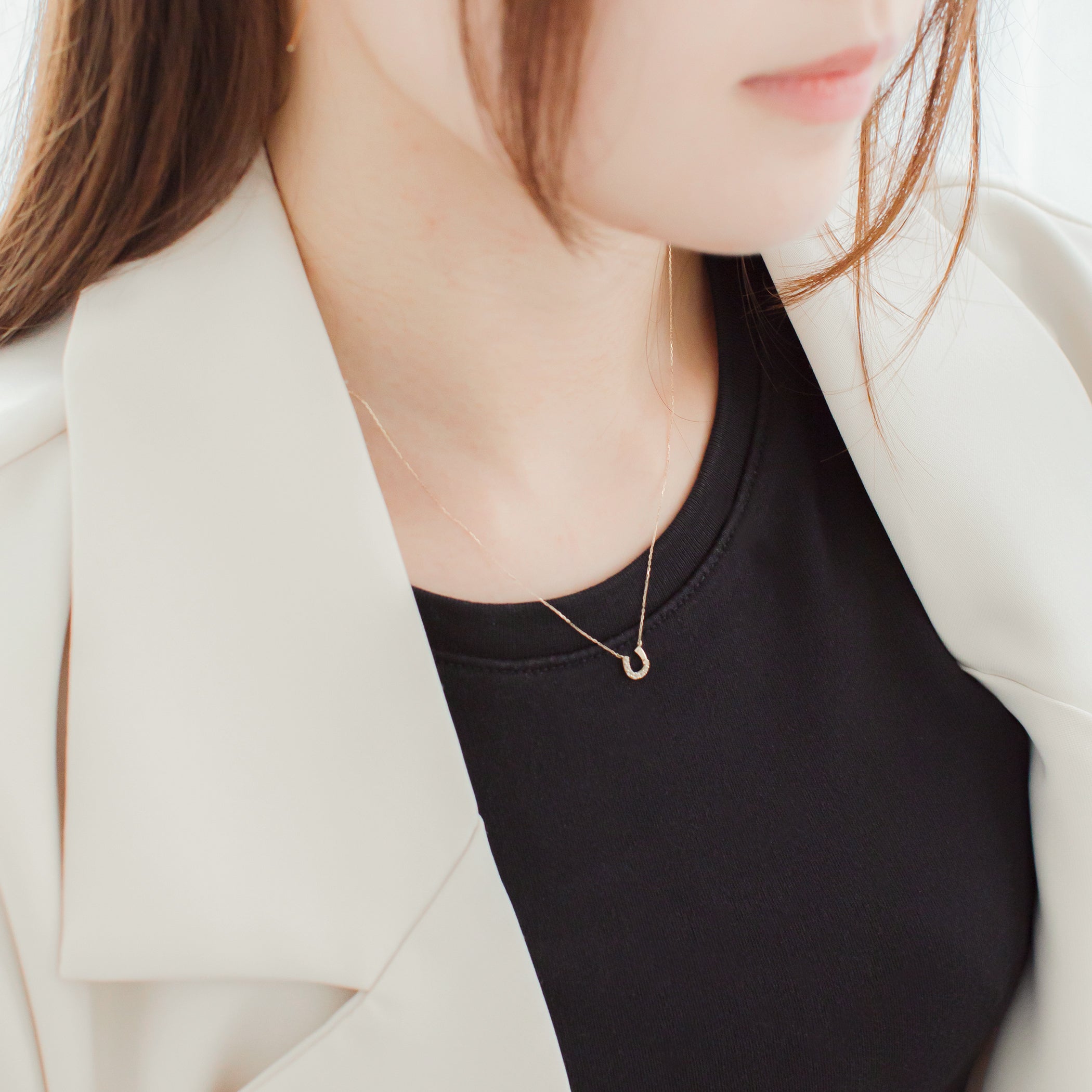 【クーポン対象商品】11月誕生石 K10 イエローゴールド ホワイトトパーズ 馬蹄 ネックレス