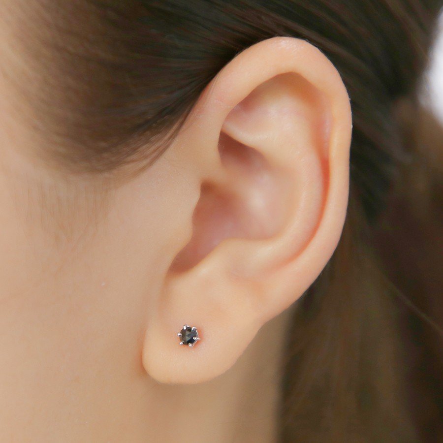 【期間限定セール】K18 ホワイトゴールド ブラックダイヤモンド ピアス（0.2ct）