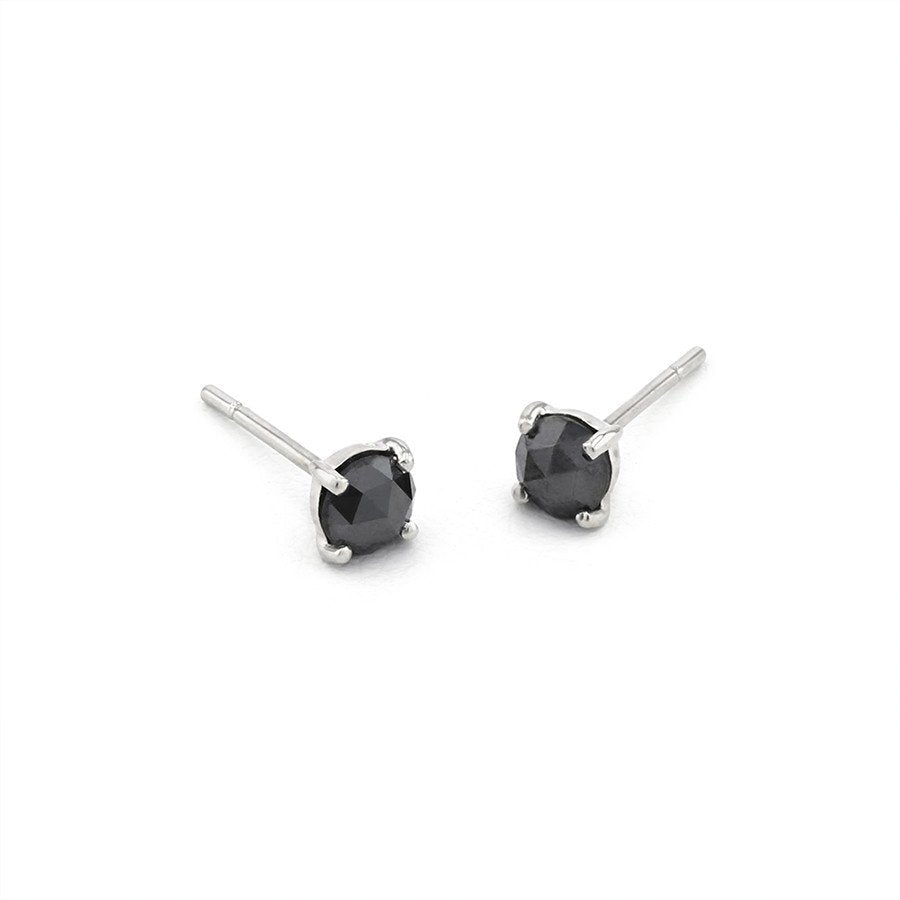 【期間限定セール】プラチナ ブラックダイヤモンド ピアス（0.5ct）
