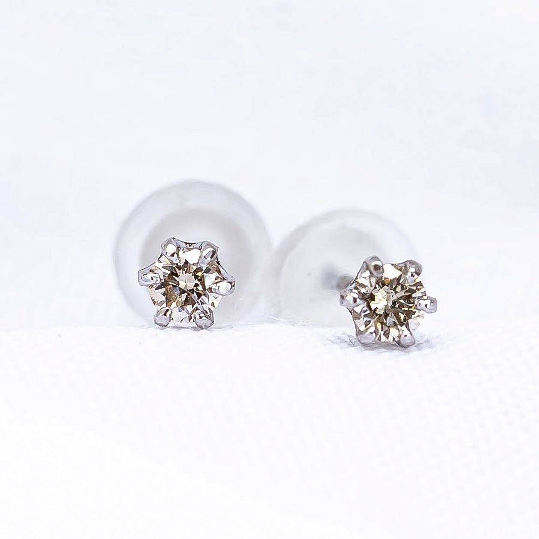 【WEB限定】プラチナ ダイヤモンド ピアス（0.12ct）