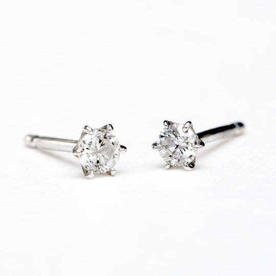 【WEB限定】プラチナ ダイヤモンド ピアス（0.12ct）