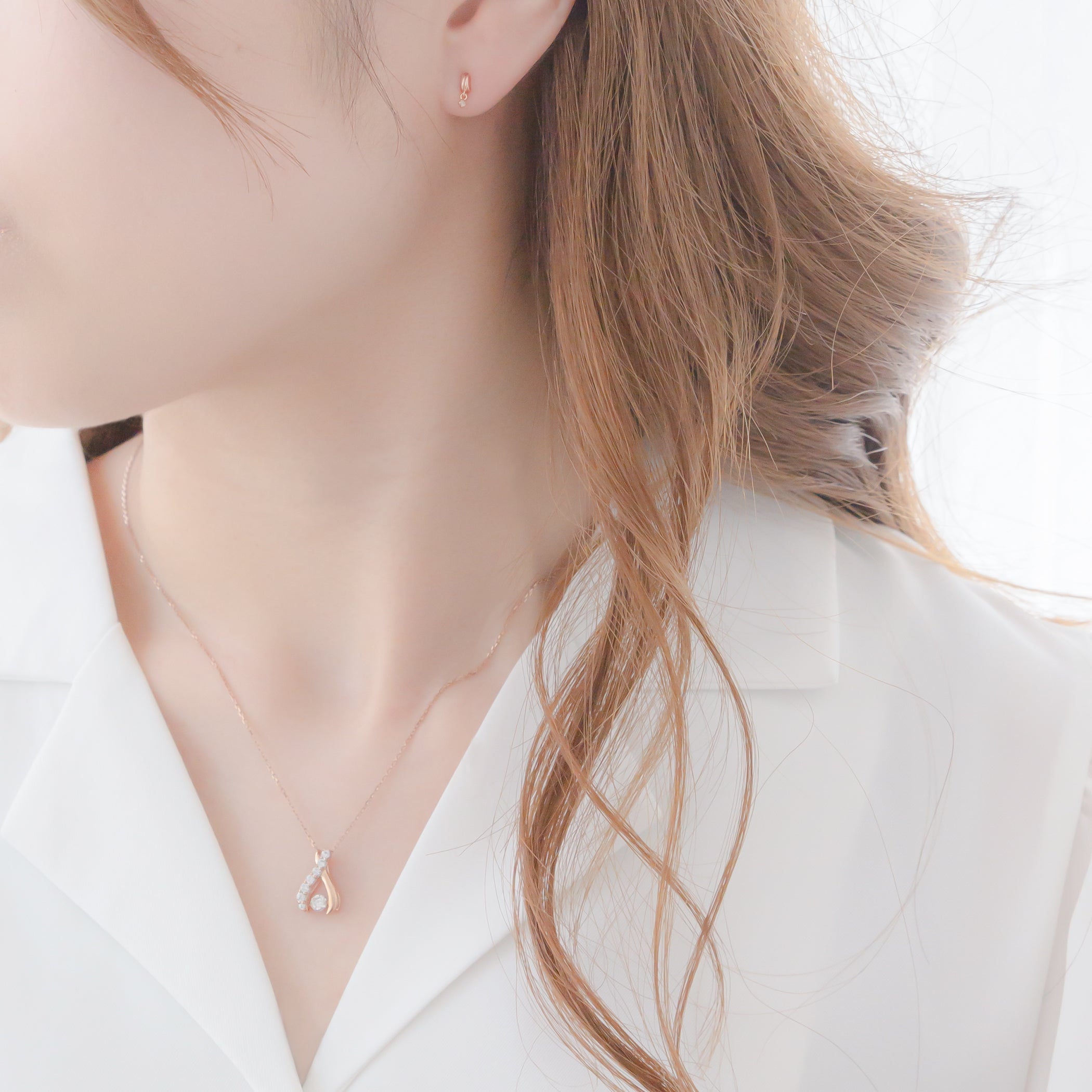 シルバー ピンクゴールドメッキ キュービックジルコニア ダンシングストーン ネックレス