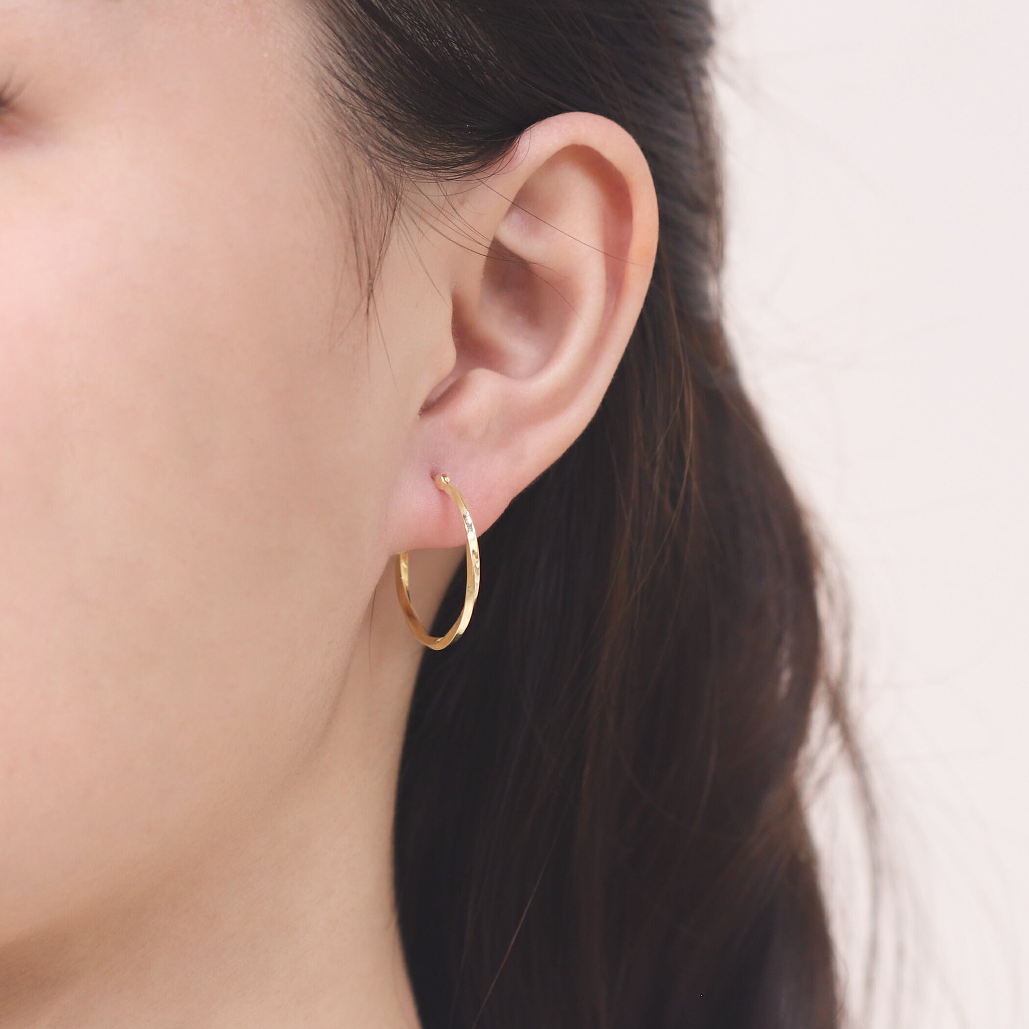 K10マーキス捻り中折れ フープピアス（ピアス） | COCOSHNIK