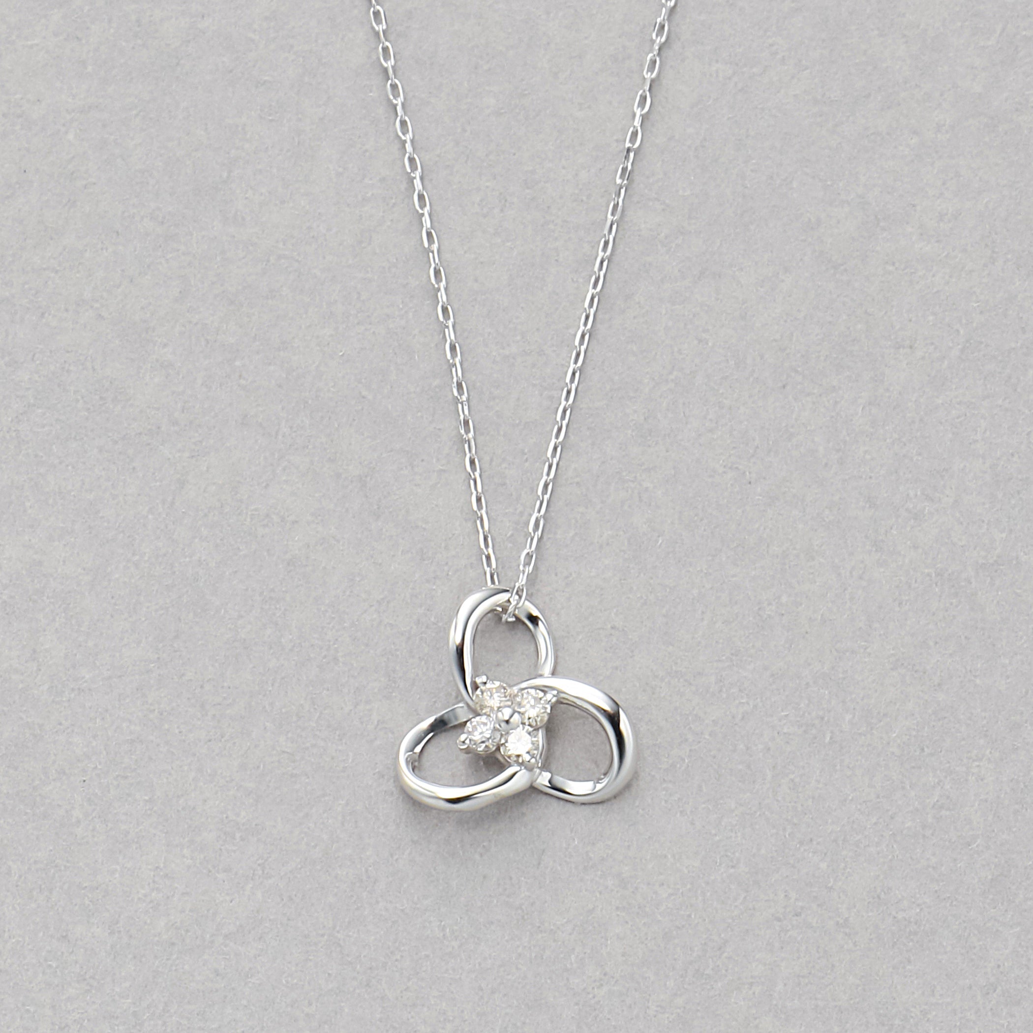 K10 ホワイトゴールド ダイヤモンド フラワー ネックレス – Milluflora